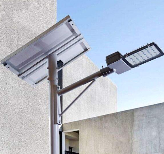 四川太阳能路灯控制器是如何控制路灯晚上点亮的？