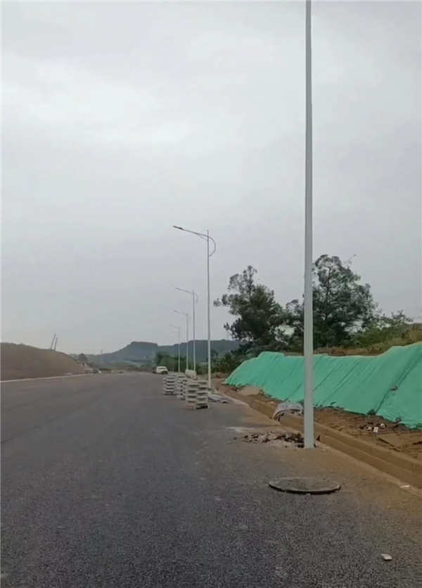 国家“八纵八横网”中渝昆高铁、蓉昆高铁的共用临港长江公铁两用通道（ zui宽的公铁两用桥、 zui大跨度的公铁两用桥）亮化工程，由光科照明承接！